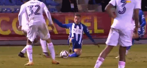 NBA-勇士轻取国王迎2连胜 库里与队友击掌