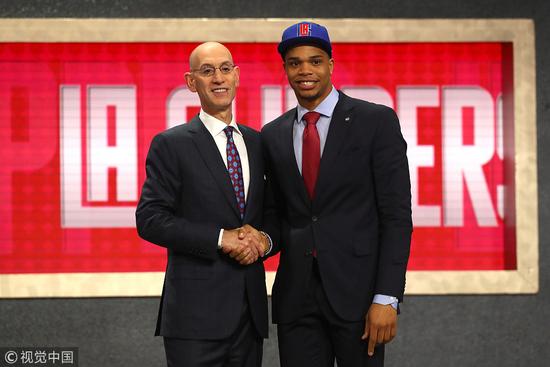 法媒：梅斯后卫夸奥不满未首发，坐在皮球上拒绝赛前热身